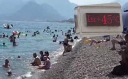 Deniz bile yanıyor! Hava 45, su 32 derece