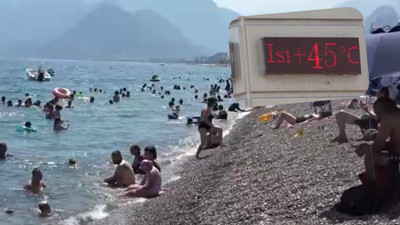 Deniz bile yanıyor! Hava 45, su 32 derece