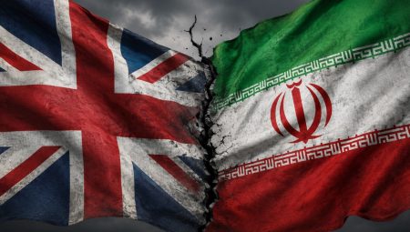 İngiltere, İran’daki diplomatik personelini geri çekti